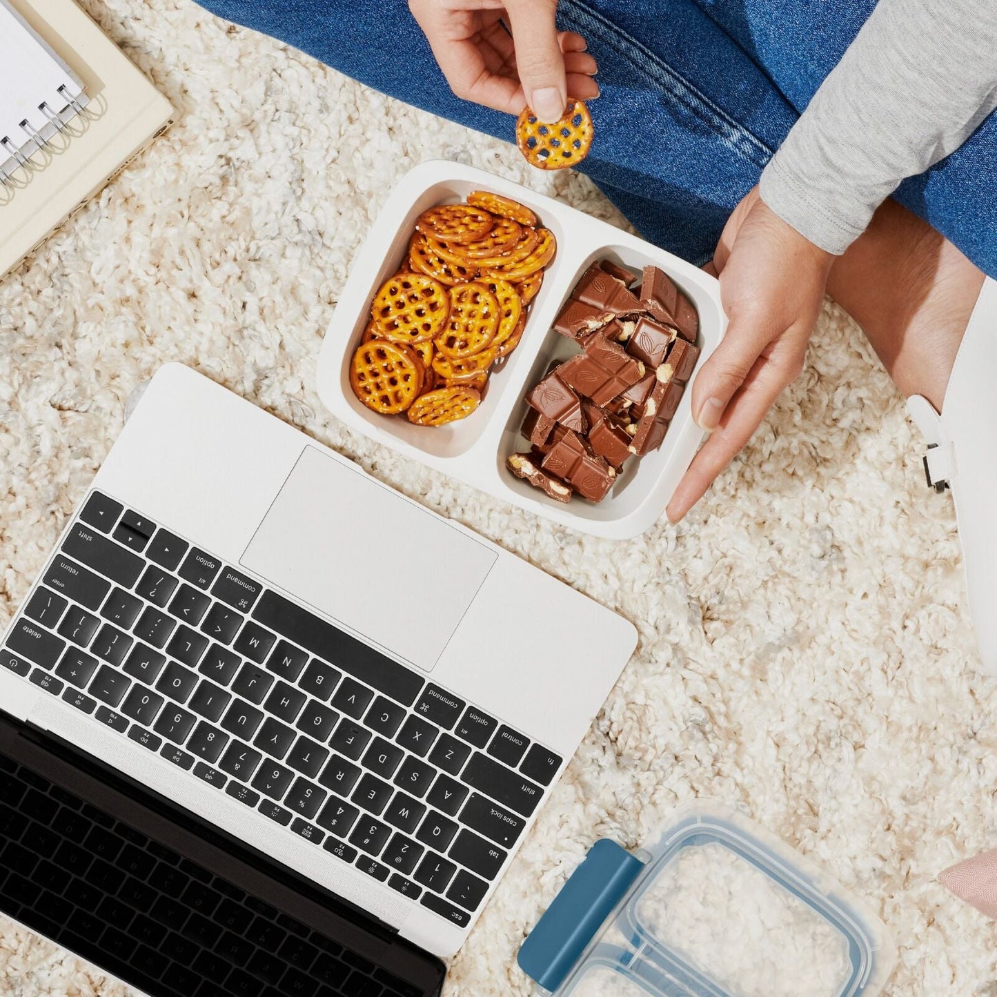 prep-and-go-2-cup-divided-container-p2 oxo_prepgo_2cup-divided-container_apdp_pdp_04_1_.jpeg