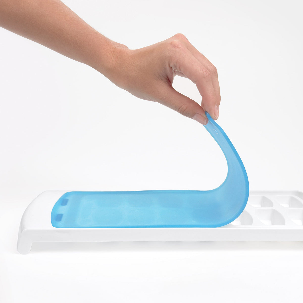 no-spill-ice-cube-tray-o7 1132080_5_no-spill_ice_cube_tray.jpg