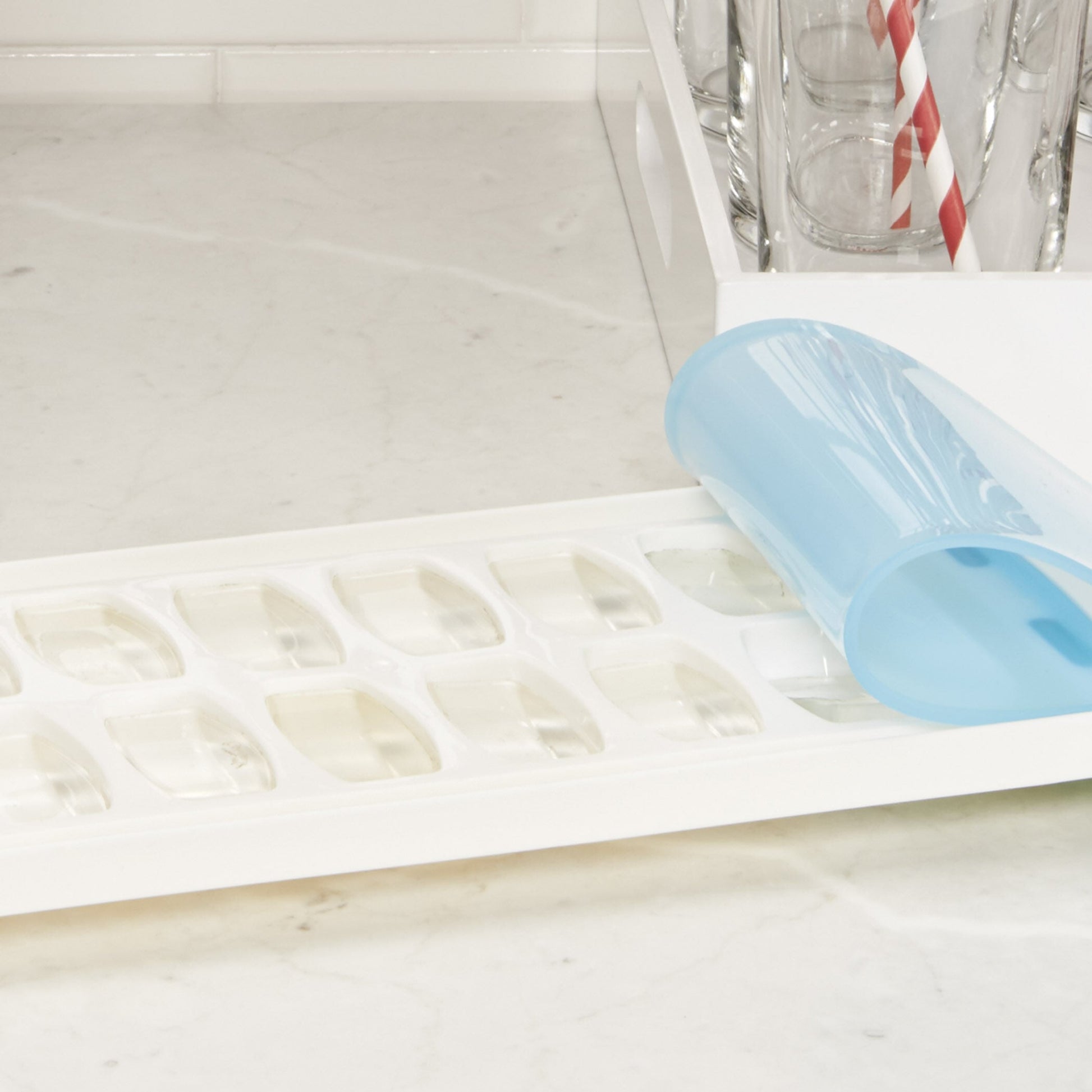no-spill-ice-cube-tray-o7 1132080_9_no-spill_ice_cube_tray.jpg