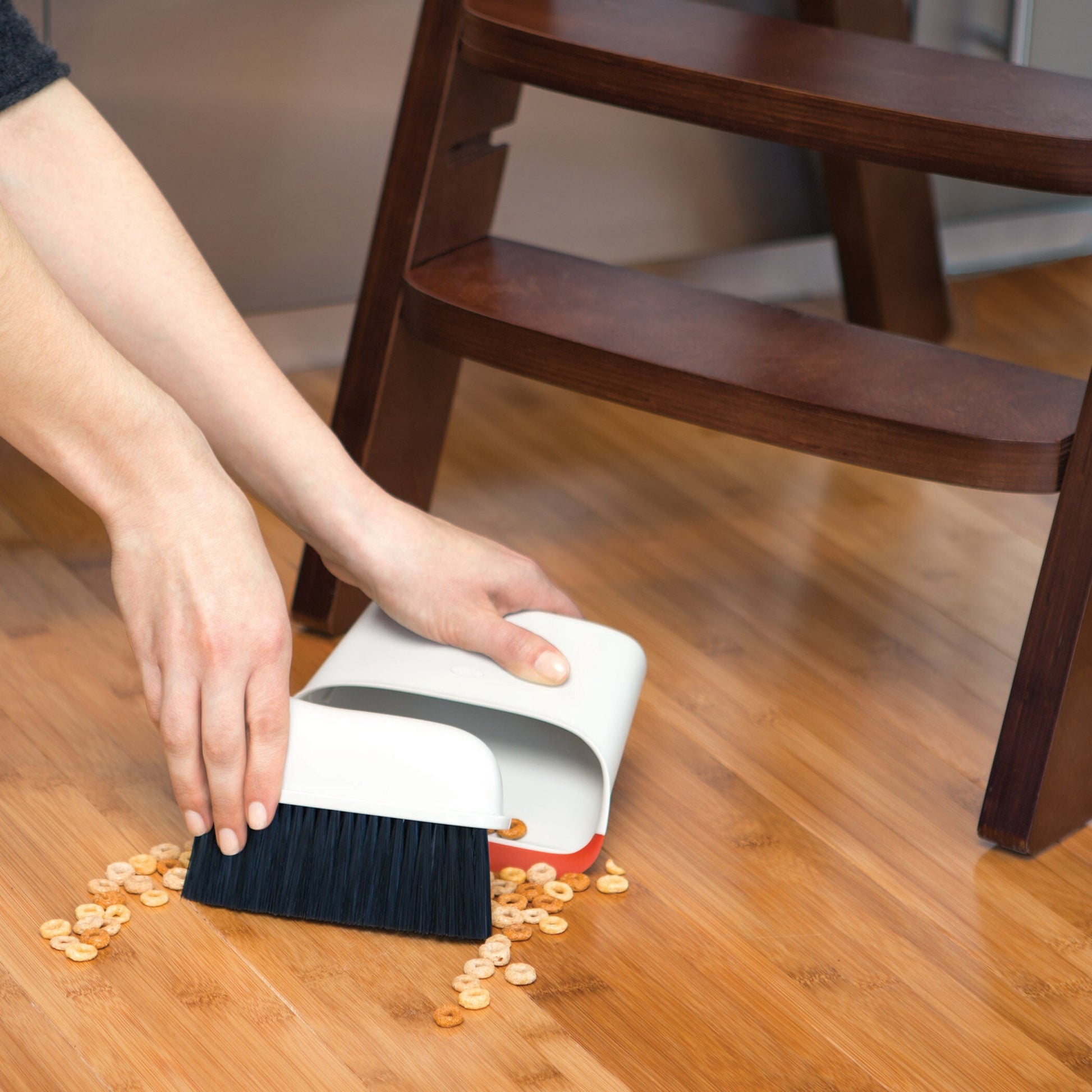 compact-dustpan-and-brush-set-s3 1334280_6_compact_dustpan_brush_set.jpg