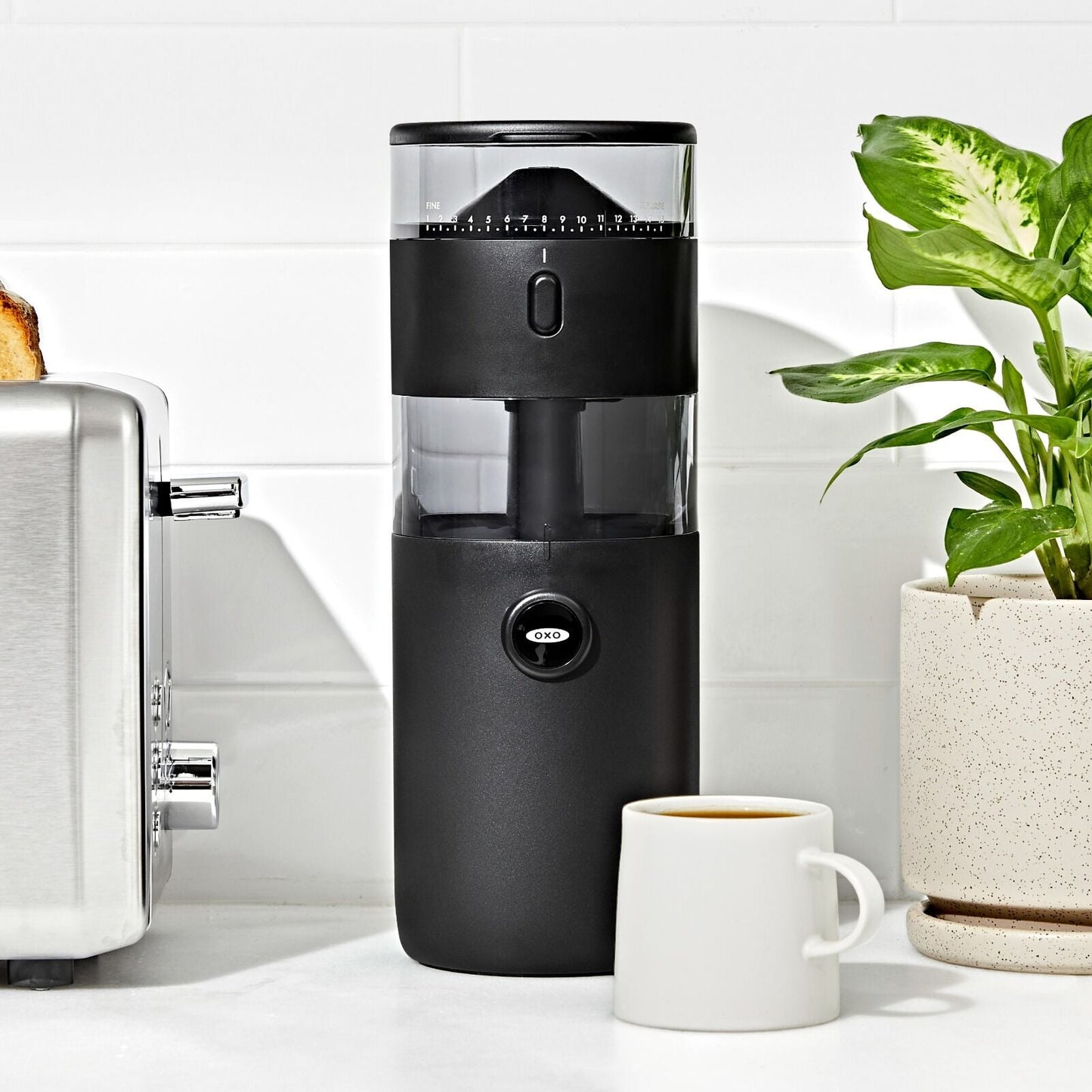 compact-conical-burr-coffee-grinder-v1 brew_8720800_compactgrinder_pdp_07.jpg