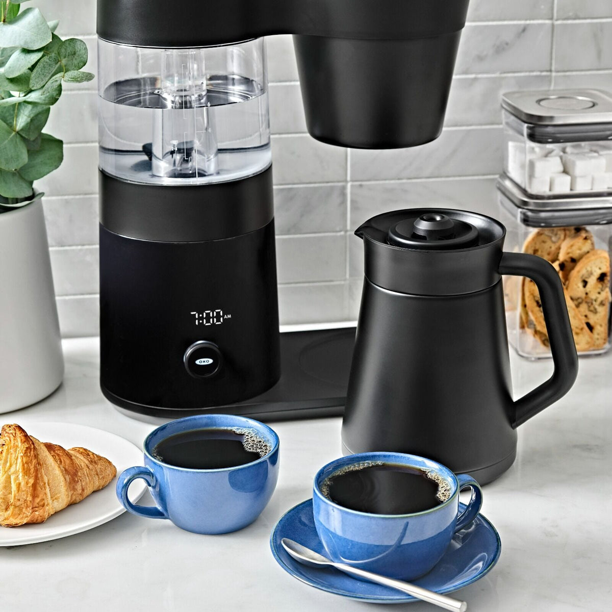 9-cup-coffee-maker-matte-black-g0 brew_8725000_9-cup-coffee-maker-black_pdp_02.jpeg