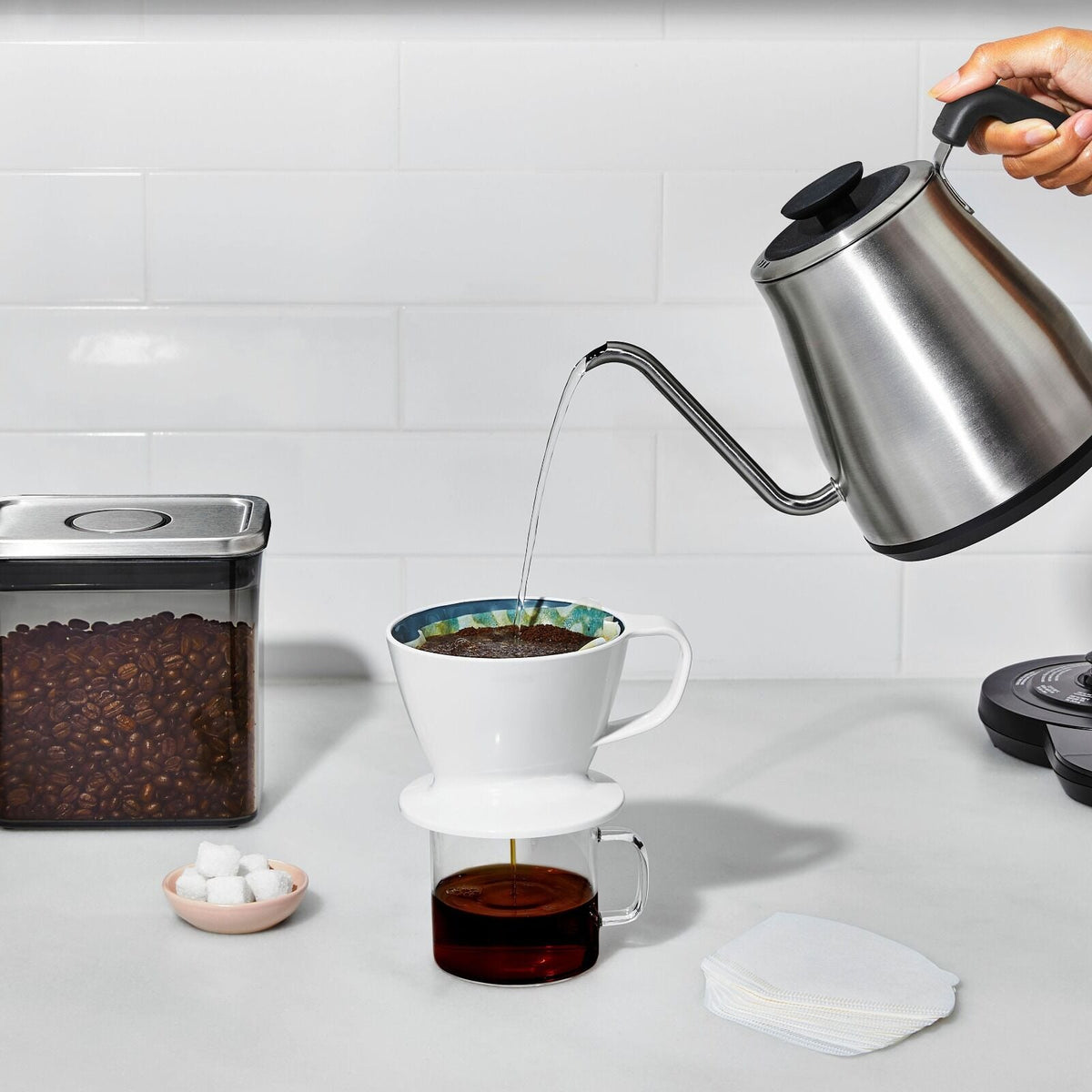 adjustable-temperature-pour-over-kettle-g2 brew_adjustabletemperaturekettle_8717100v2_06.jpg