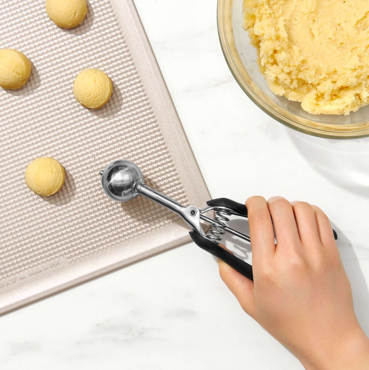 small-cookie-scoop-c3 gg_1044083_4a_1_.jpg