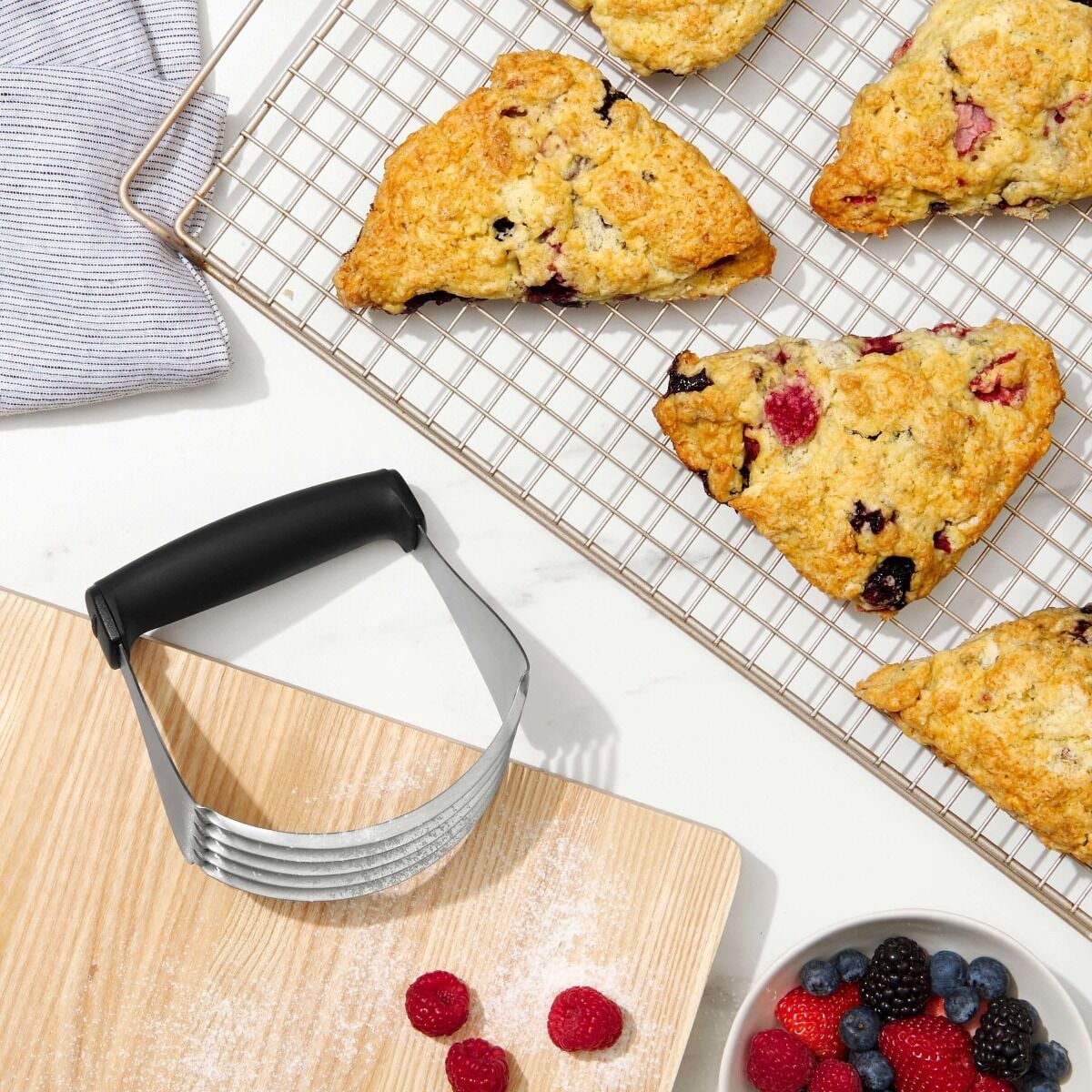 dough-blender-with-blades-l8 gg_1124200_9c_1_.jpg