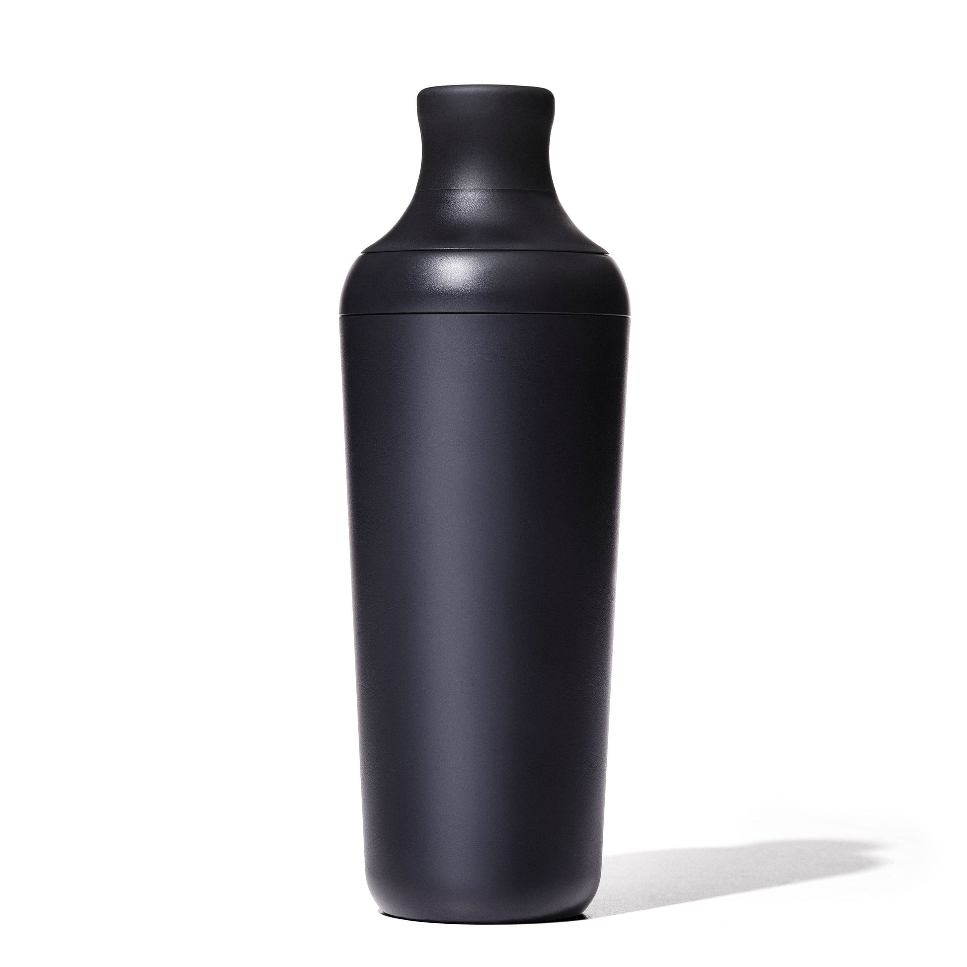 oxo-good-grips-plastic-cocktail-shaker-20-oz-590-ml-capacity-a5 gg_11327200_012221_06_rgb.jpg