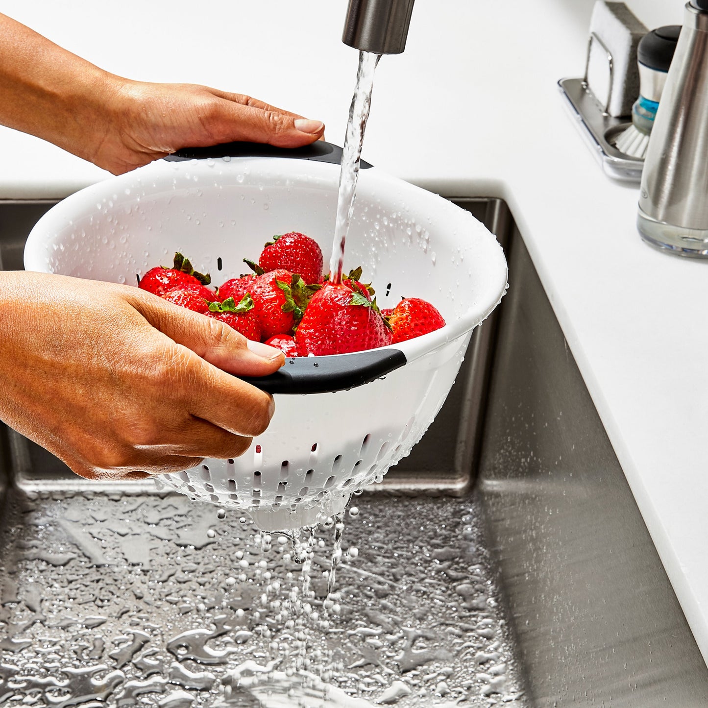 plastic-colander-e4 gg_11331000_plasticcolander3qt_pdp_05.jpg