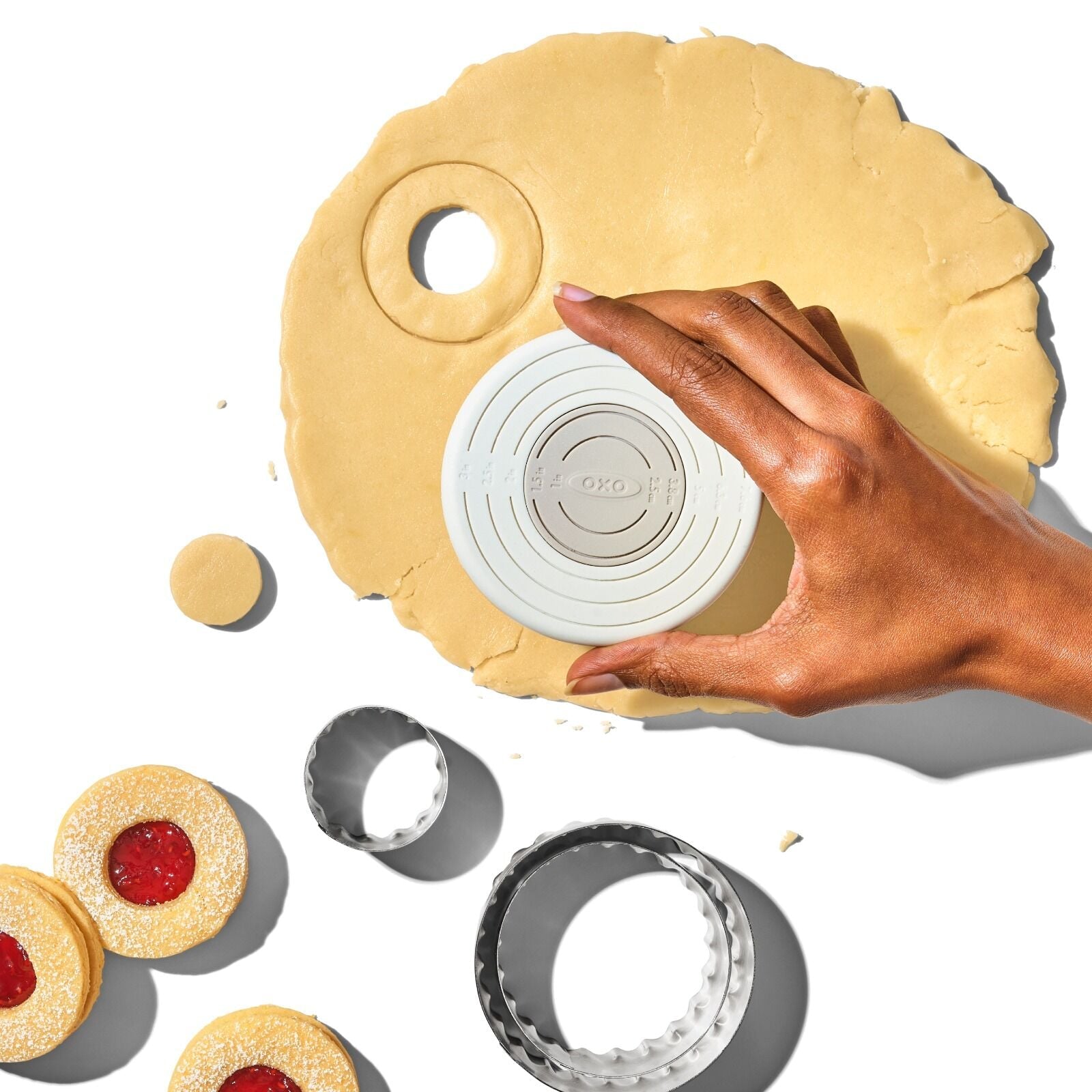 double-sided-cookie-and-biscuit-cutter-e8 gg_11360600_cookiecutterset_pdp_04.jpg