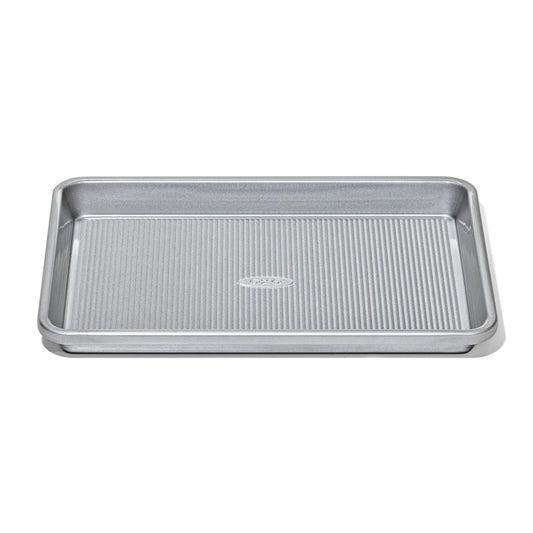 non-stick-pro-clear-coated-quarter-sheet-pan-o4 gg_11434900_quarter-sheet-pan_apdp_00_main.jpeg