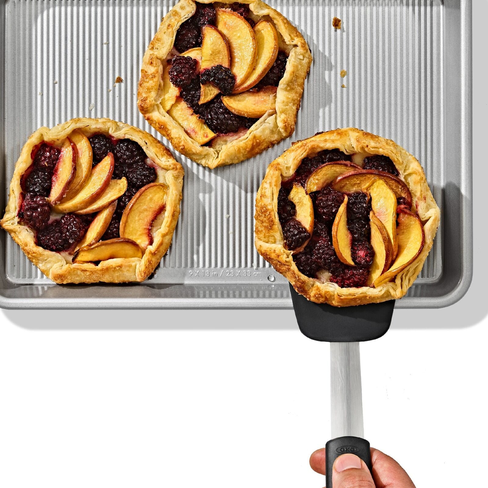 non-stick-pro-clear-coated-quarter-sheet-pan-o4 gg_11434900_quarter-sheet-pan_pdp_02.jpeg