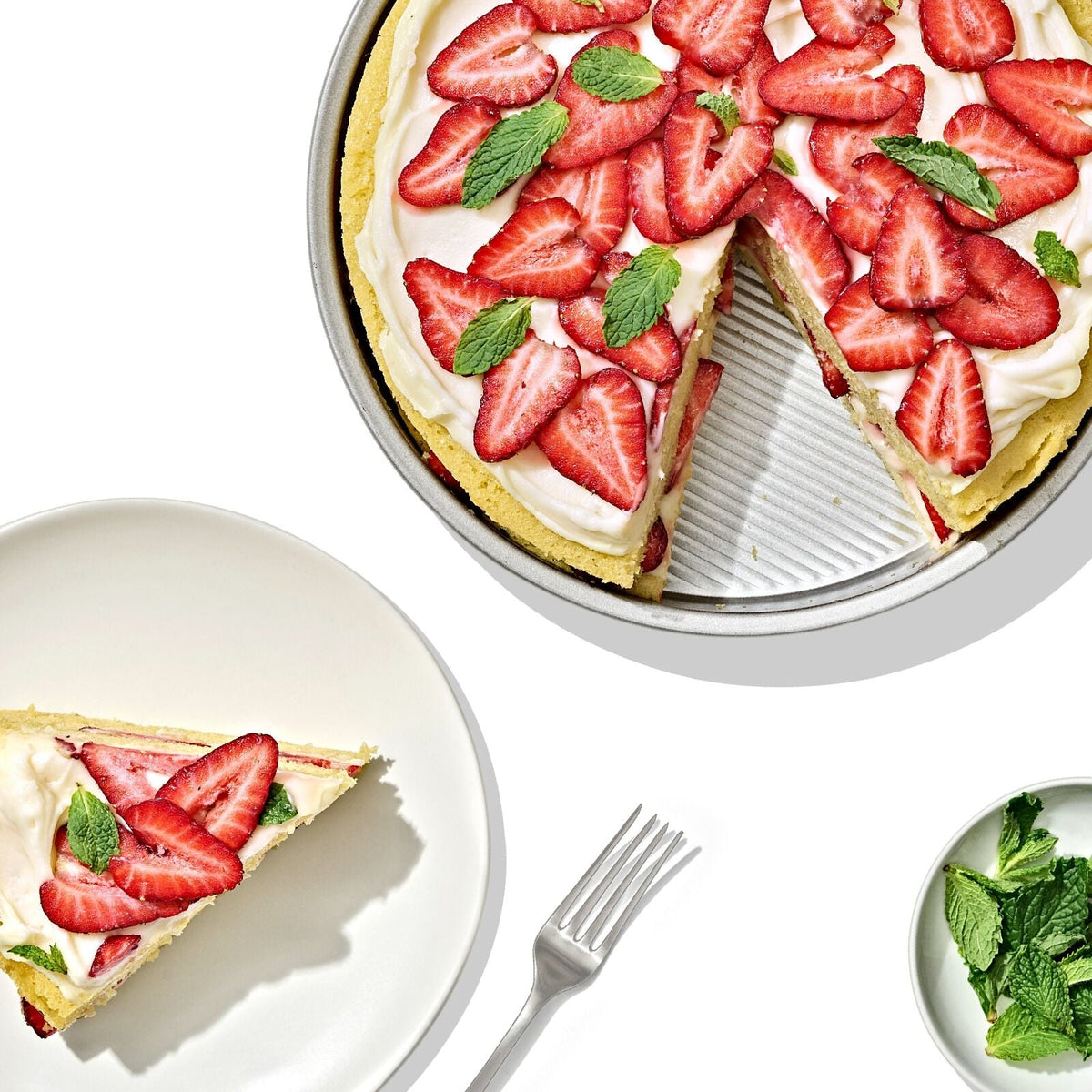 non-stick-pro-clear-coated-9in-round-cake-pan-x1 gg_11435100_9in-round-cake-pan_pdp_01.jpeg