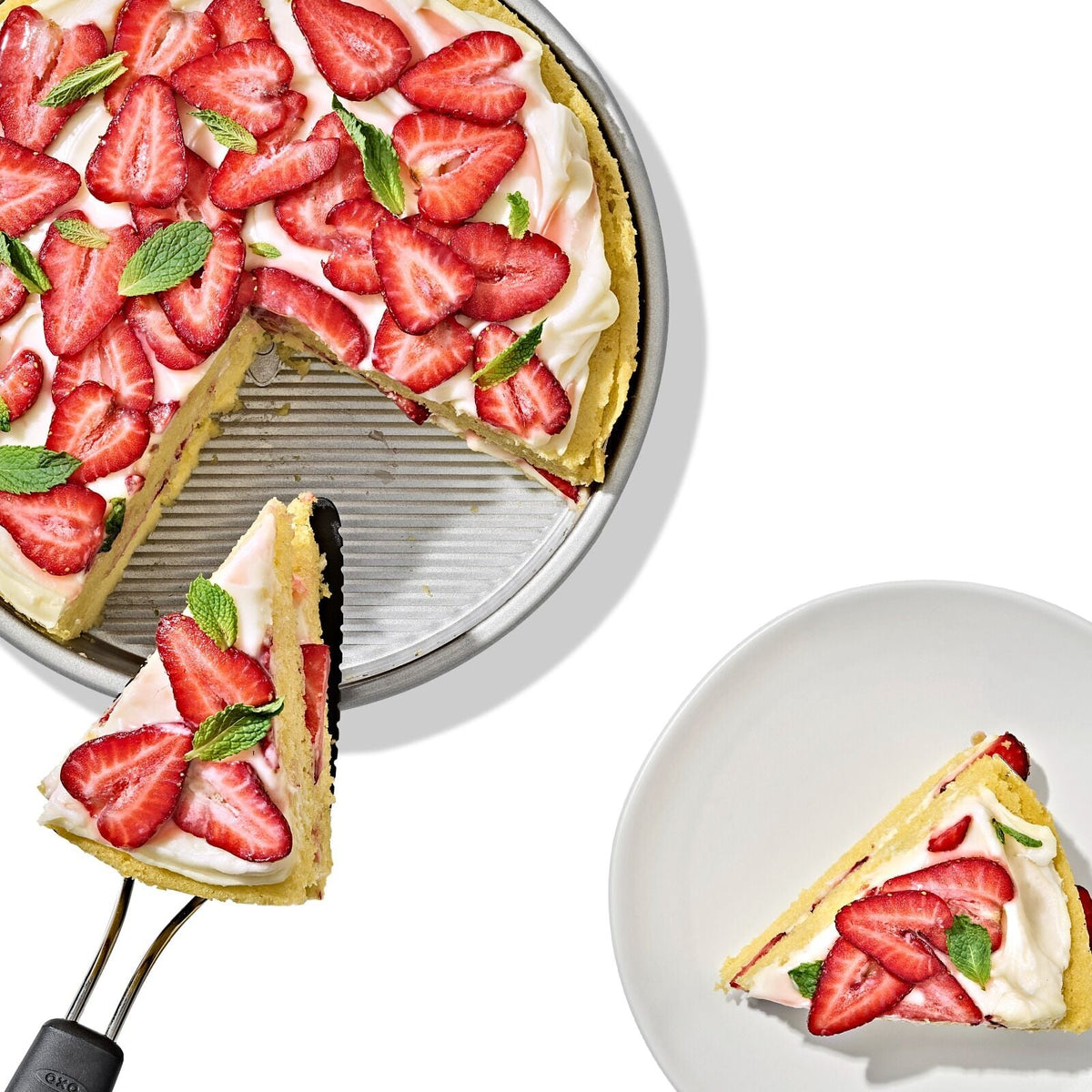 non-stick-pro-clear-coated-9in-round-cake-pan-x1 gg_11435100_9in-round-cake-pan_pdp_02.jpeg