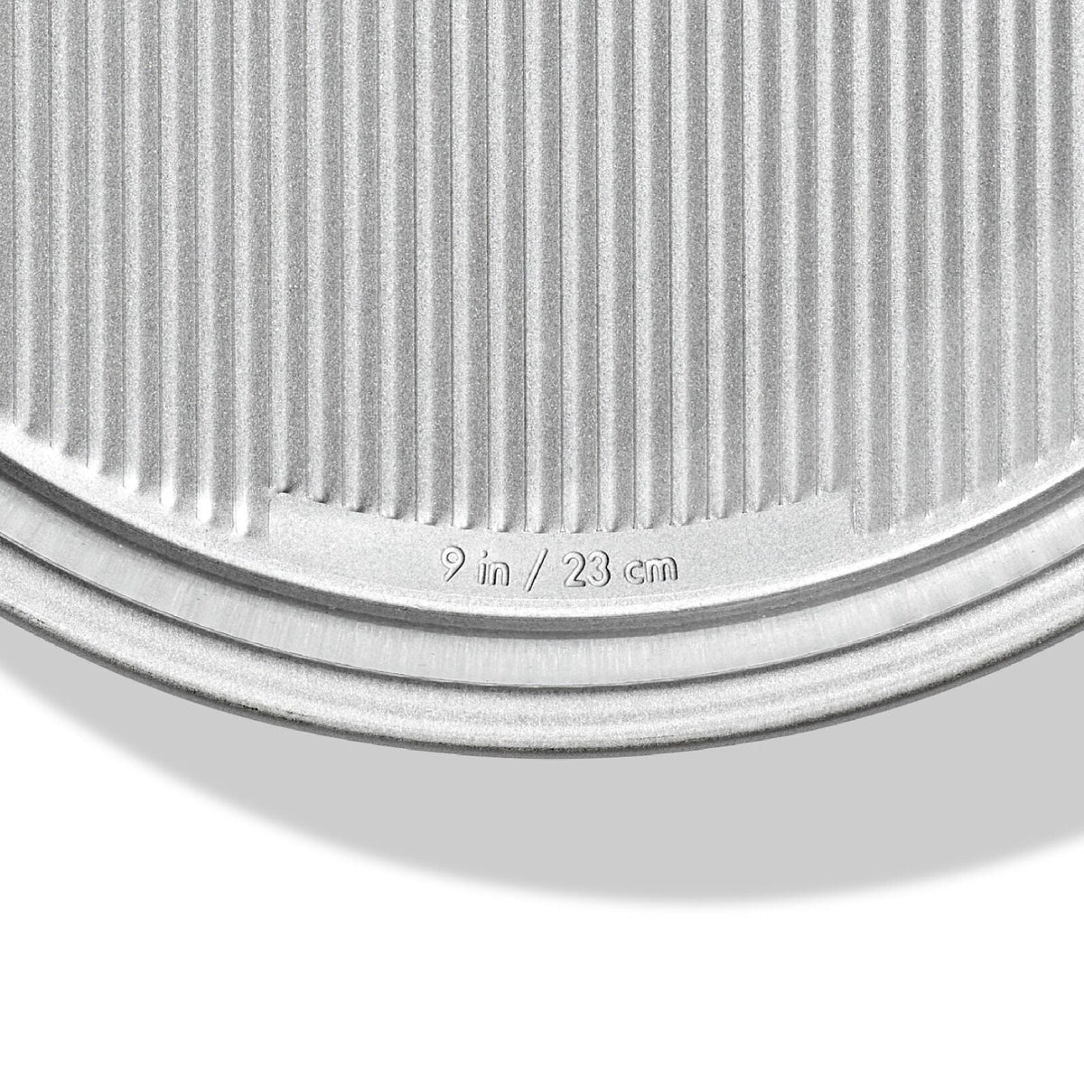 non-stick-pro-clear-coated-9in-round-cake-pan-x1 gg_11435100_9in-round-cake-pan_pdp_04.jpeg