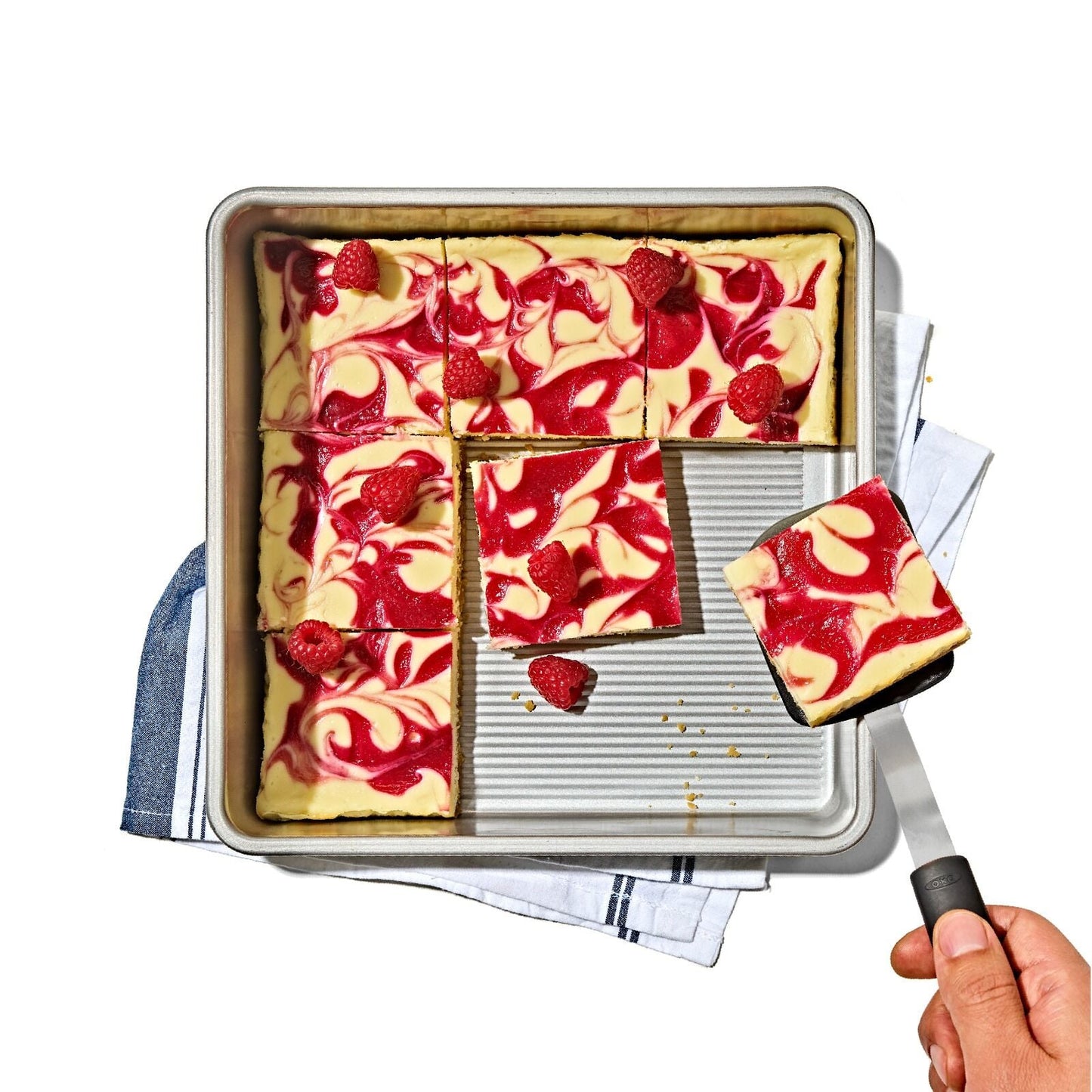 nonstick-pro-clear-coated-9in-square-cake-pan-v3 gg_11435200_9in-square-cake-pan_pdp_02.jpeg