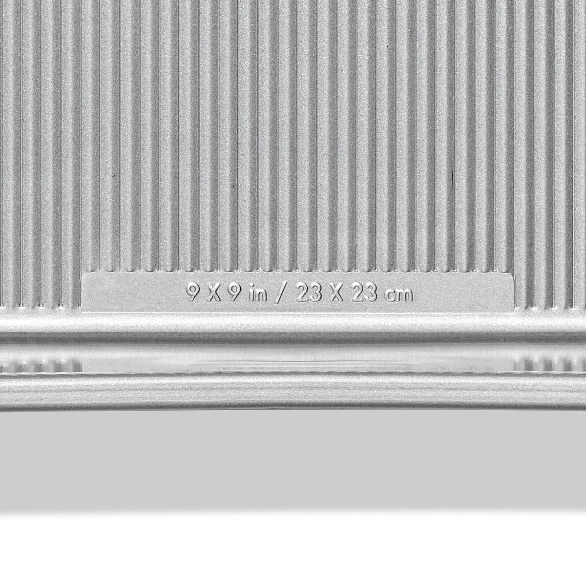 nonstick-pro-clear-coated-9in-square-cake-pan-v3 gg_11435200_9in-square-cake-pan_pdp_06.jpeg