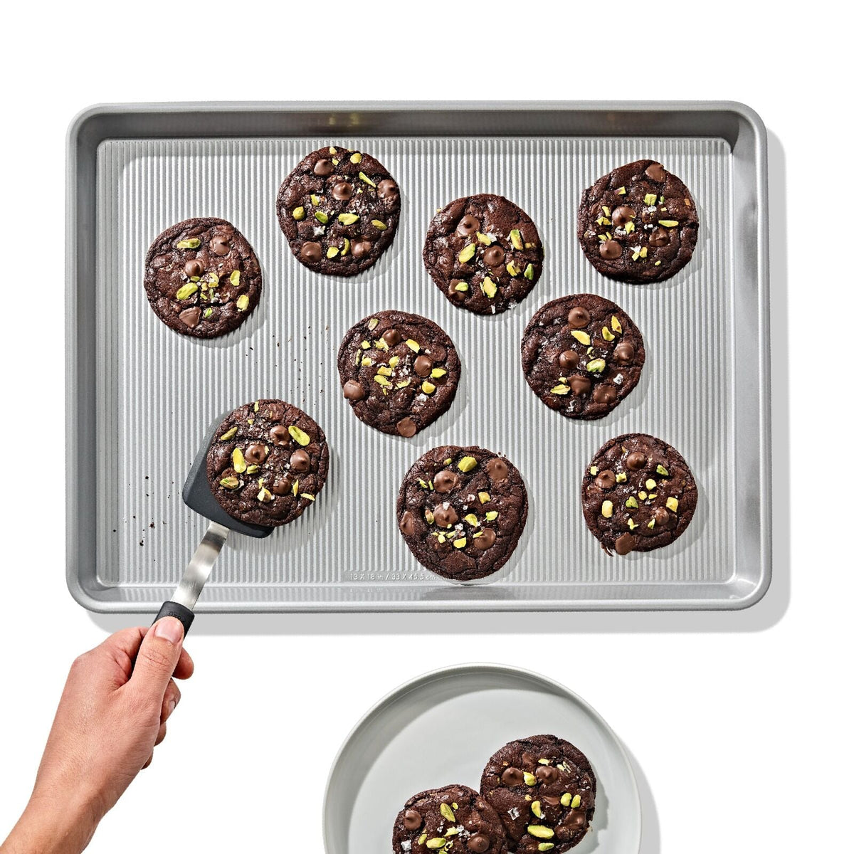 non-stick-pro-clear-coated-half-sheet-pan-o2 gg_11435300_half-sheet-pan_pdp_02.jpeg