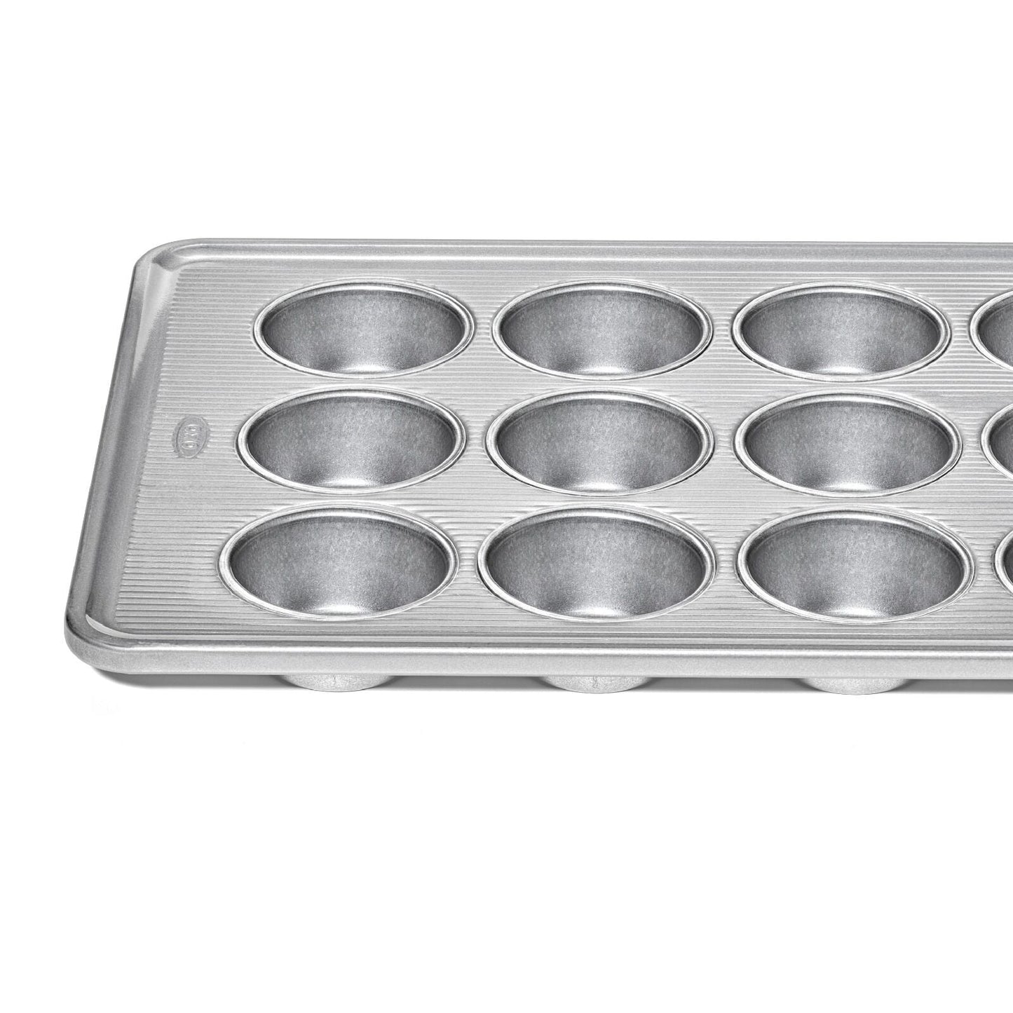 non-stick-pro-clear-coated-12-cup-muffin-pan-y7 gg_11435600_12-cup-muffin-pan_pdp_04.jpeg