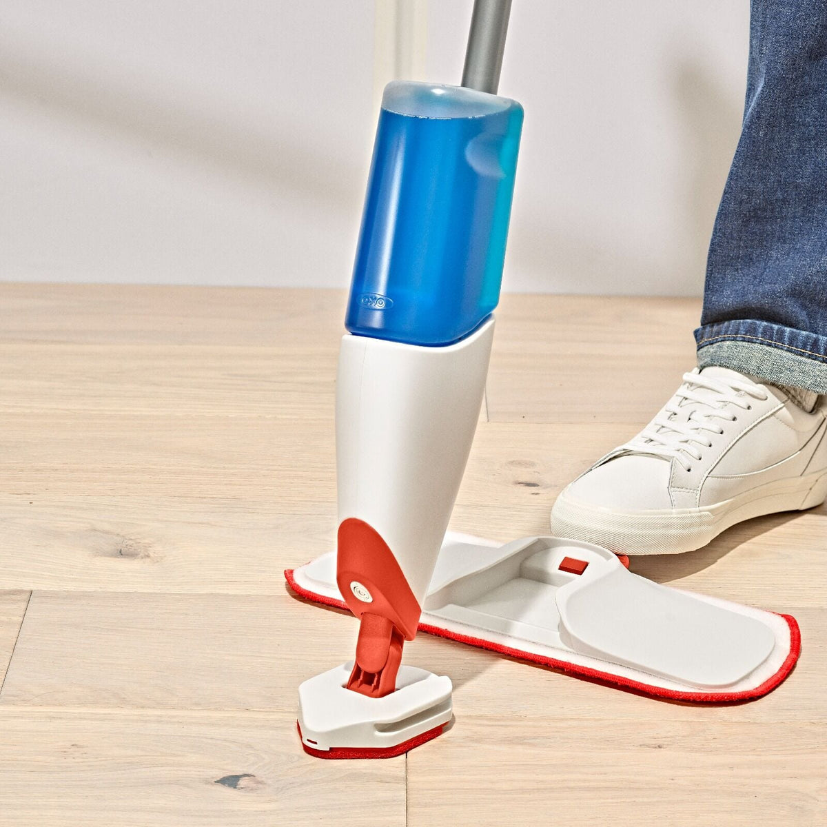 microfiber-spray-mop-m6 gg_12422900_spray-mop_pdp_05.jpeg