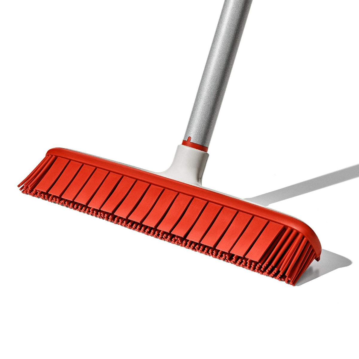 oxo-good-grips-fur-broom-i7 gg_12423000_fur-broom-compact_pdp_04.jpeg