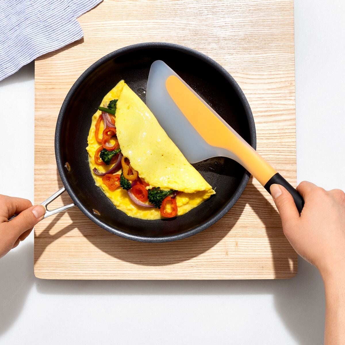 flip-and-fold-omelet-turner-o4 gg_1255680_4.jpg