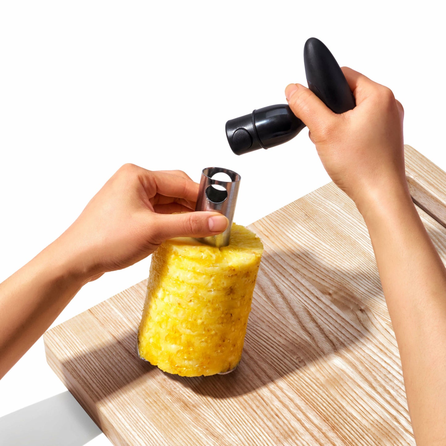 stainless-steel-pineapple-slicer-c8 gg_3108300_4d_1_.jpg