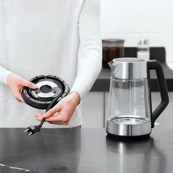 cordless-glass-electric-kettle-x3 lifestyle3.jpg