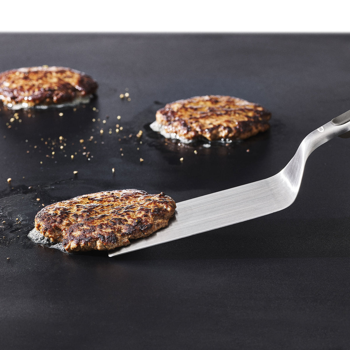 oxo-outdoor-griddle-turner-z1 od_9108400_071921_34_rgb.jpg