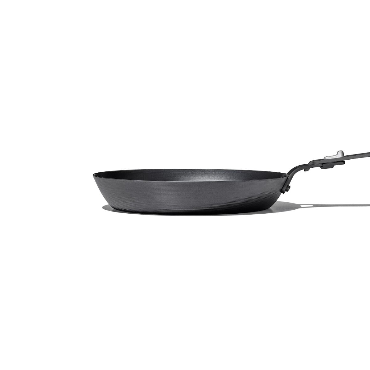 carbon-steel-with-removable-handle-10in-pan-y8 od__2059640001__10incarbonsteelpan_70_rgb.jpg