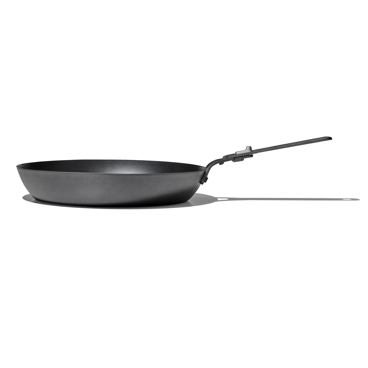outdoor-12-inch-carbon-steel-pan-with-removable-handle-a4 od__2059650001_12incarbonsteelpan_63_rgb.jpg