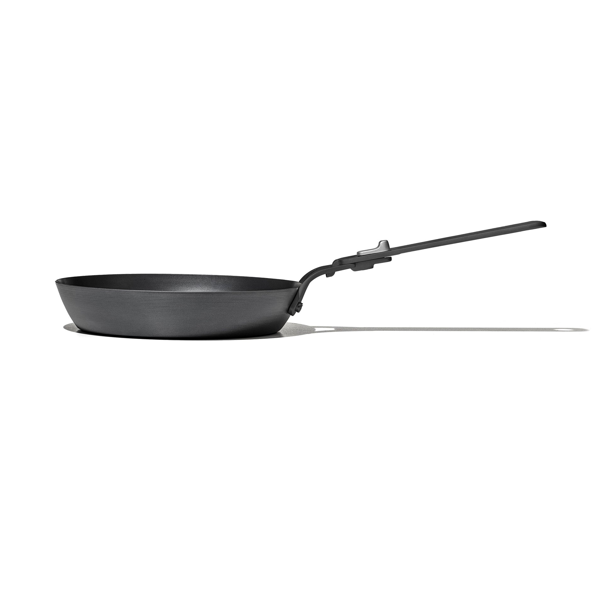 carbon-steel-with-removable-handle-8in-pan-o8 od__2059660001__8incarbonsteelpan_77_rgb.jpg