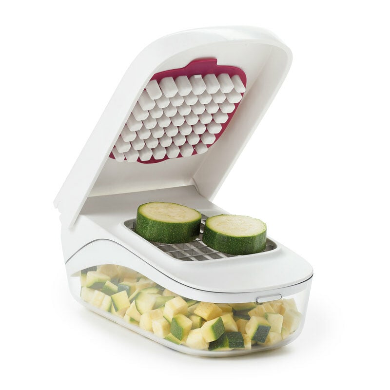 vegetable-chopper-with-easy-pour-opening-g3 onion_5.jpg