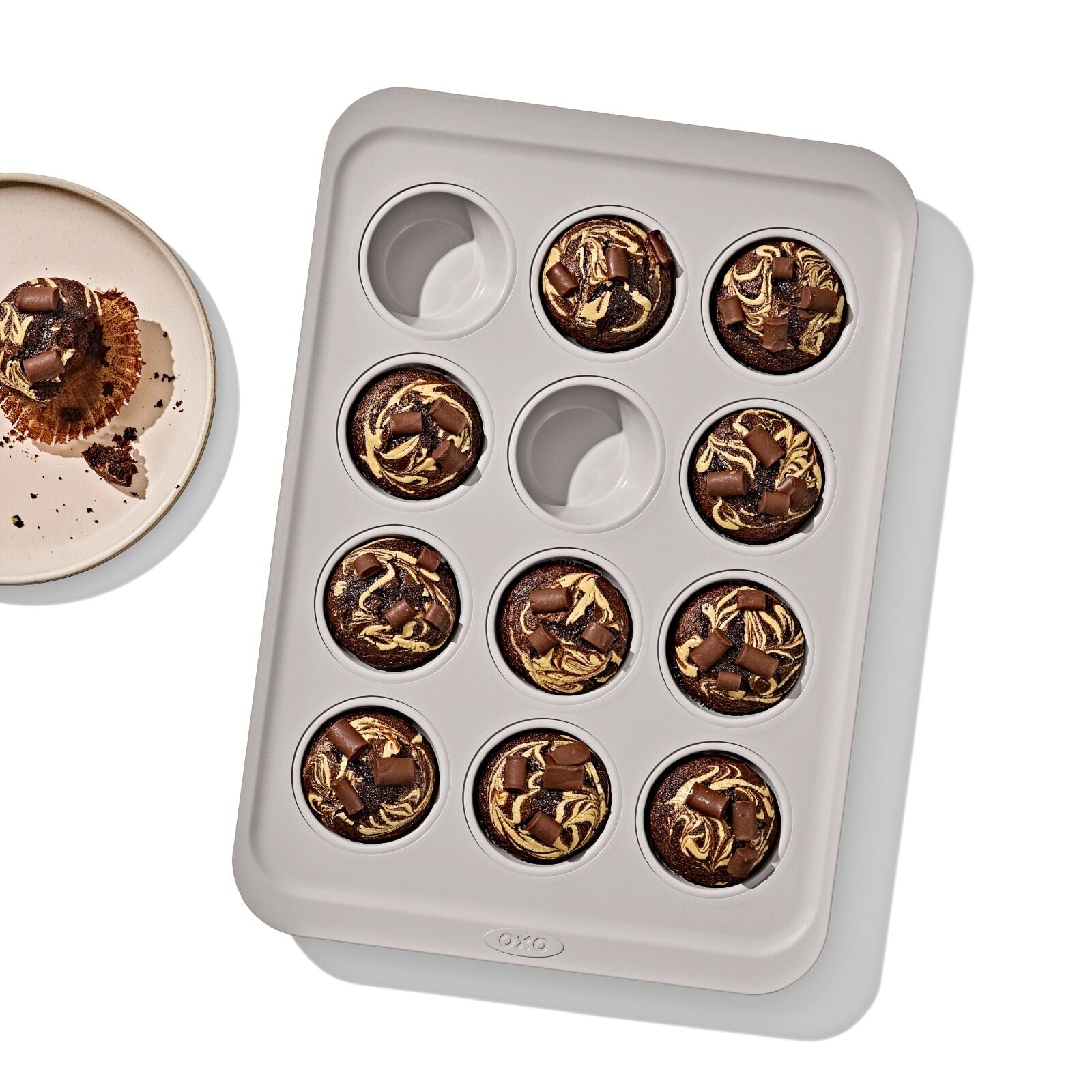 non-stick-pro-ceramic-coated-metal-bakeware-12-cup-muffin-pan-c8 oxo_12-cup-muffin-pan_pdp_01_1.jpg