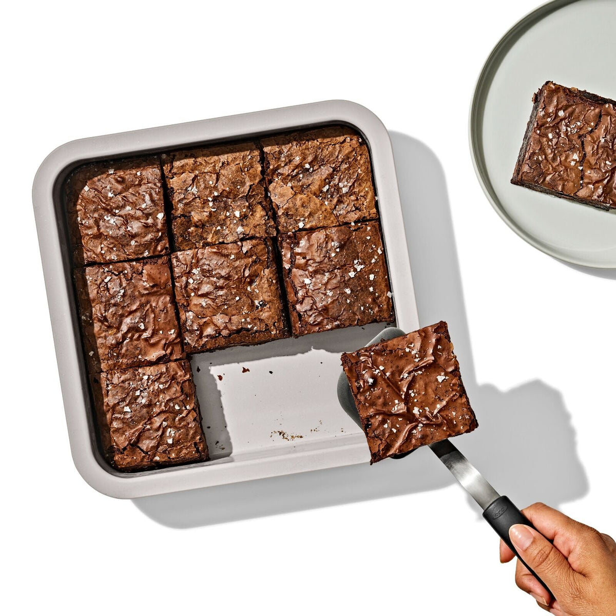 non-stick-pro-ceramic-coated-metal-bakeware-9-square-cake-pan-v8 oxo_9in-square-cake-pan_pdp_03.jpg