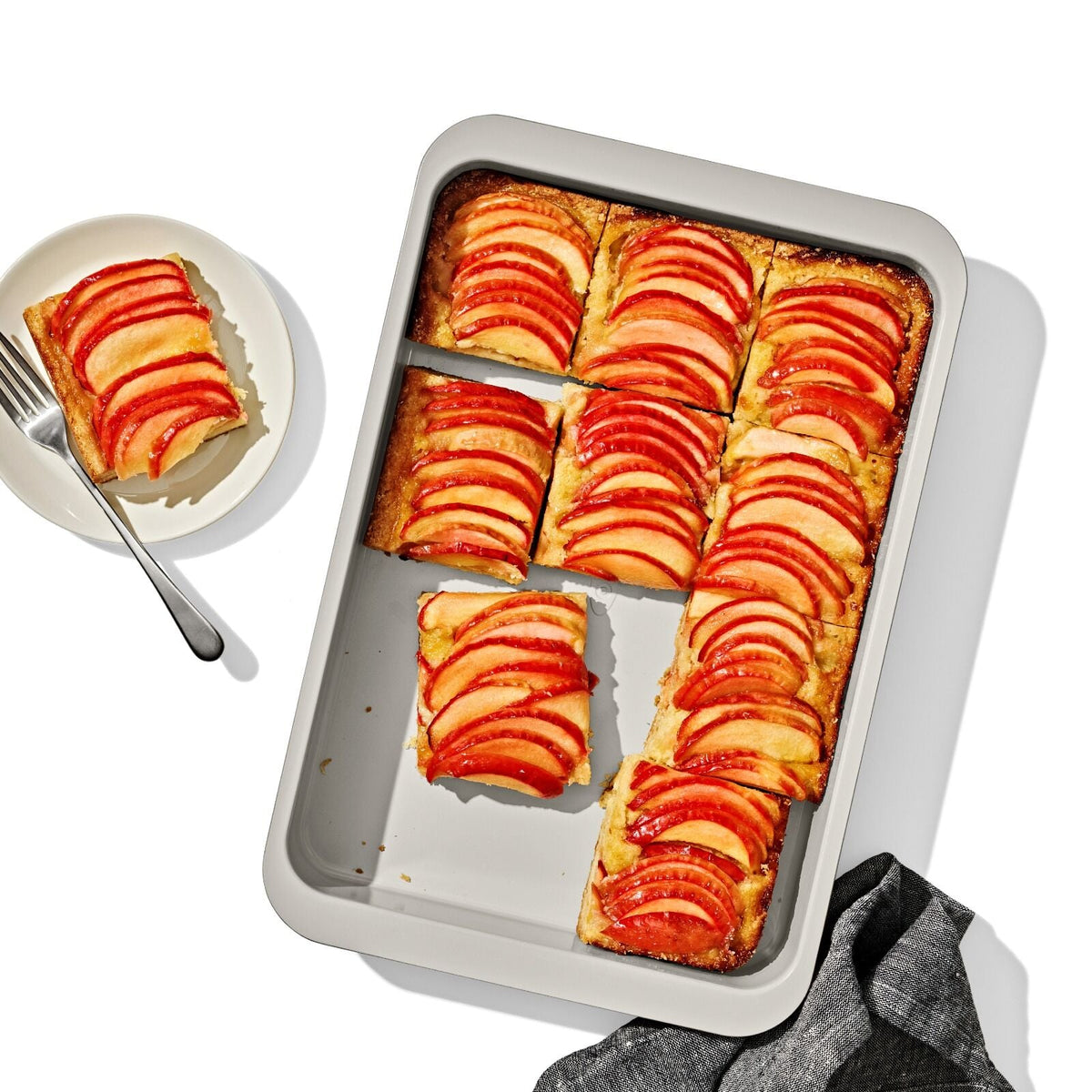 non-stick-pro-ceramic-coated-metal-bakeware-9-x-13-cake-pan-o4 oxo_9x13-cake-pan_pdp_01_1.jpg