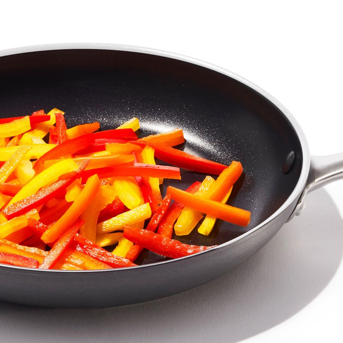non-stick-pro-every-day-10-inch-fry-pan-i2 oxo_cc010469-001_nonstick-everyday-10in-fry-pan_pdp_03.jpg
