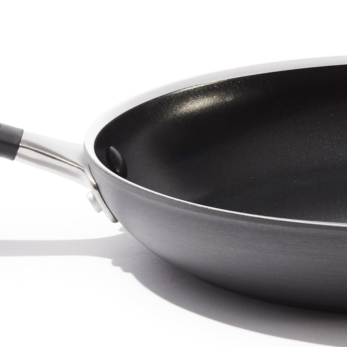 non-stick-pro-every-day-10-inch-fry-pan-i2 oxo_cc010469-001_nonstick-everyday-10in-fry-pan_pdp_06_1_.jpg