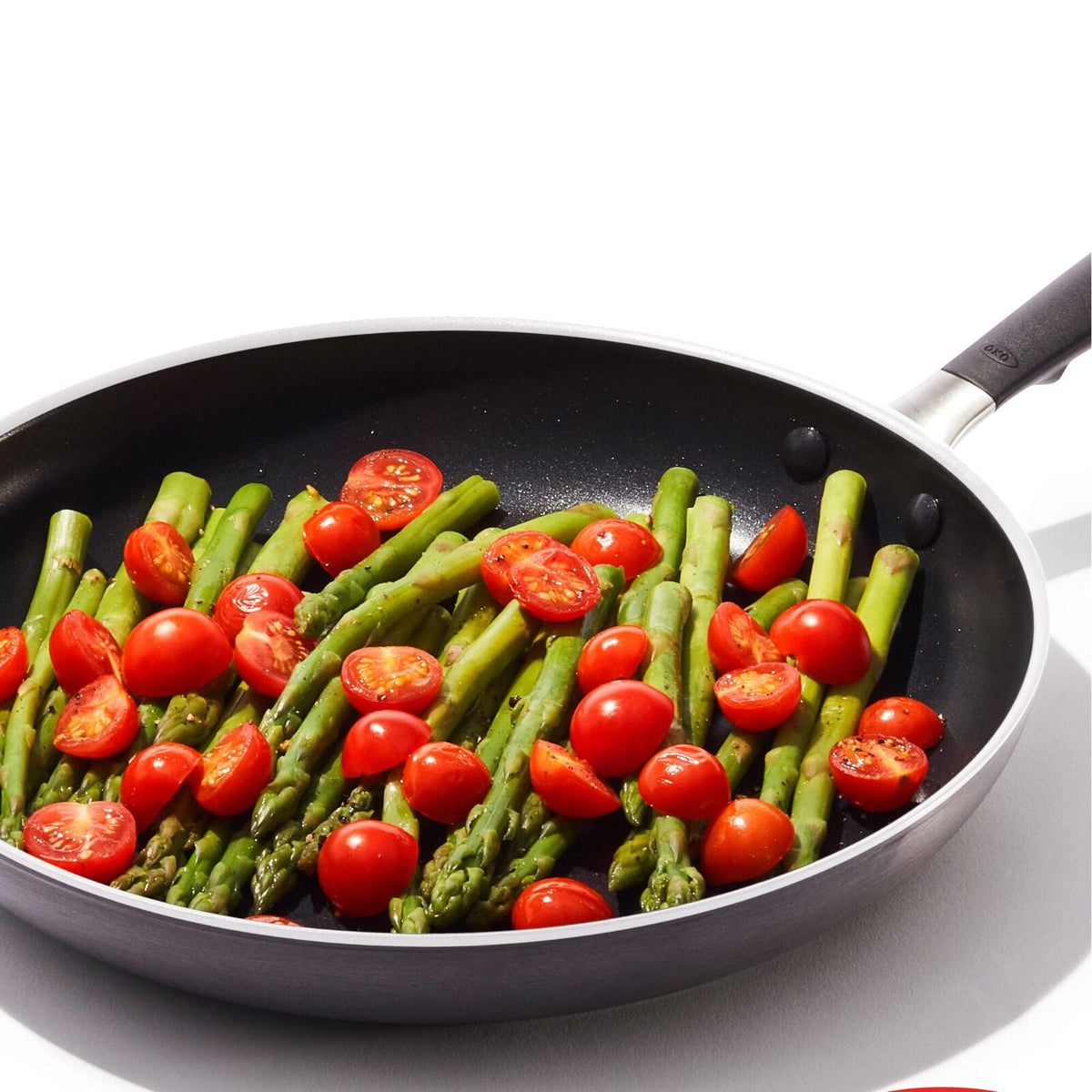 non-stick-pro-every-day-12-inch-frypan-with-lid-p6 oxo_cc010471-001_nonstick-everyday-12in-fry-pan-w-lid_pdp_03.jpg