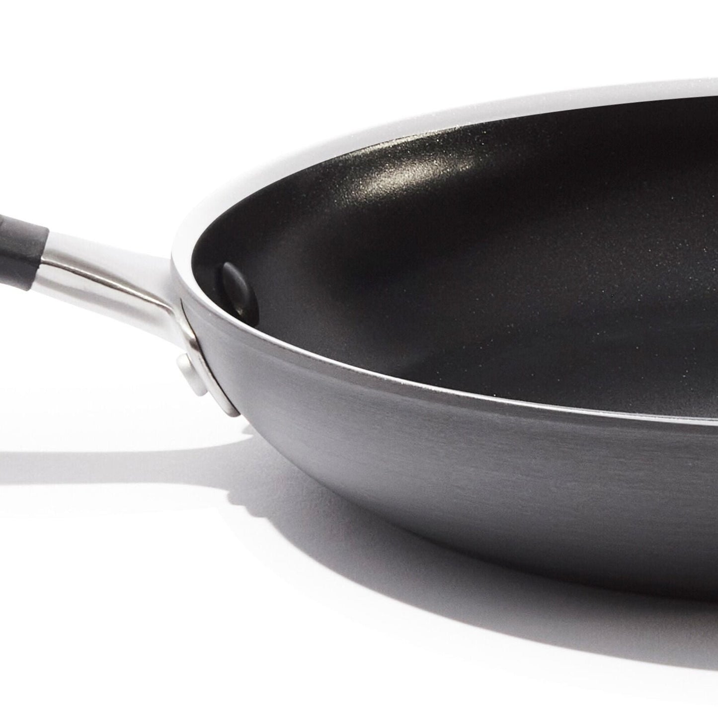 non-stick-pro-every-day-12-inch-frypan-with-lid-p6 oxo_cc010471-001_nonstick-everyday-12in-fry-pan-w-lid_pdp_06.jpg