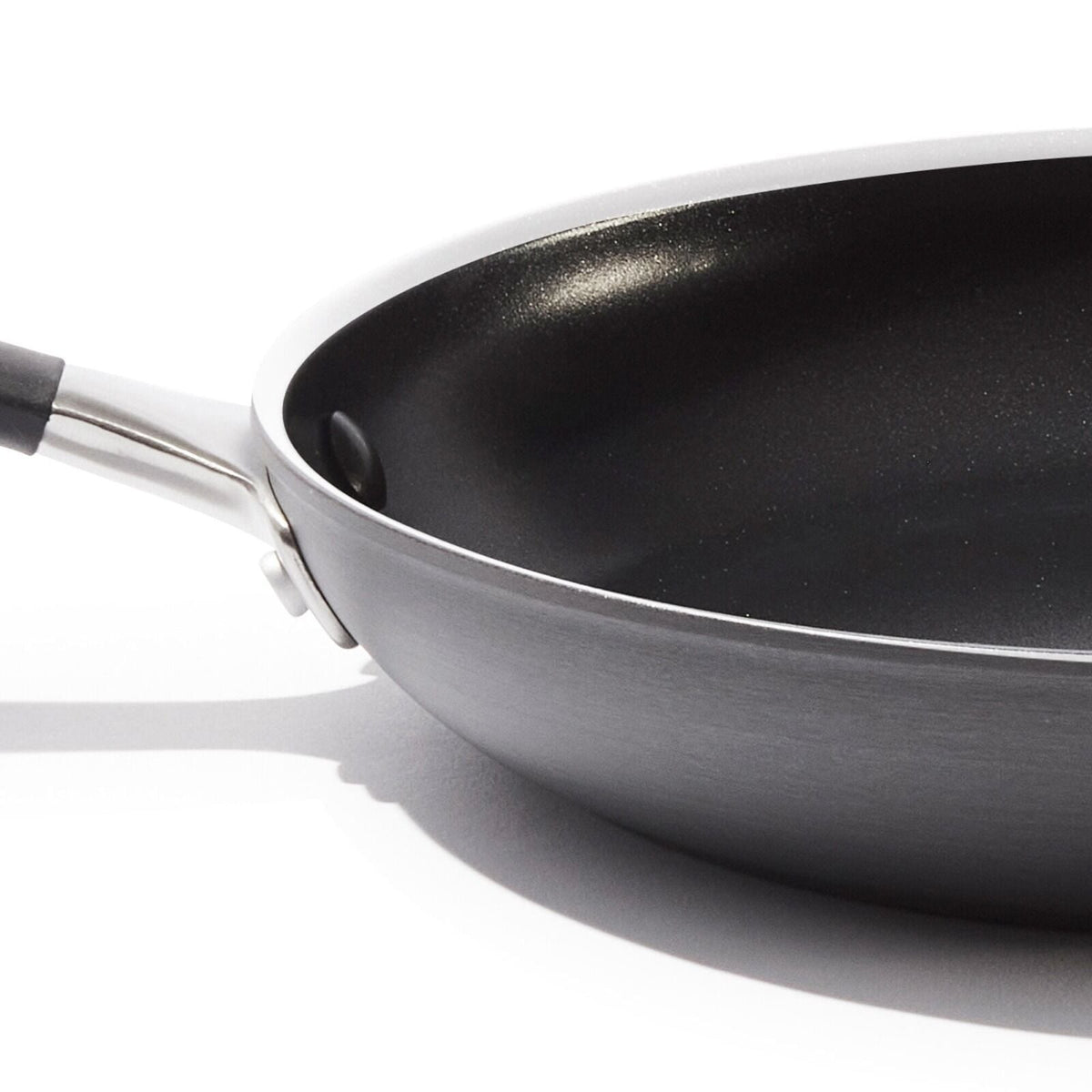 non-stick-pro-every-day-2-piece-frypan-set-t8 oxo_cc010473-001_nonstick-everyday-2pc-fry-pan-set_pdp_07.jpg