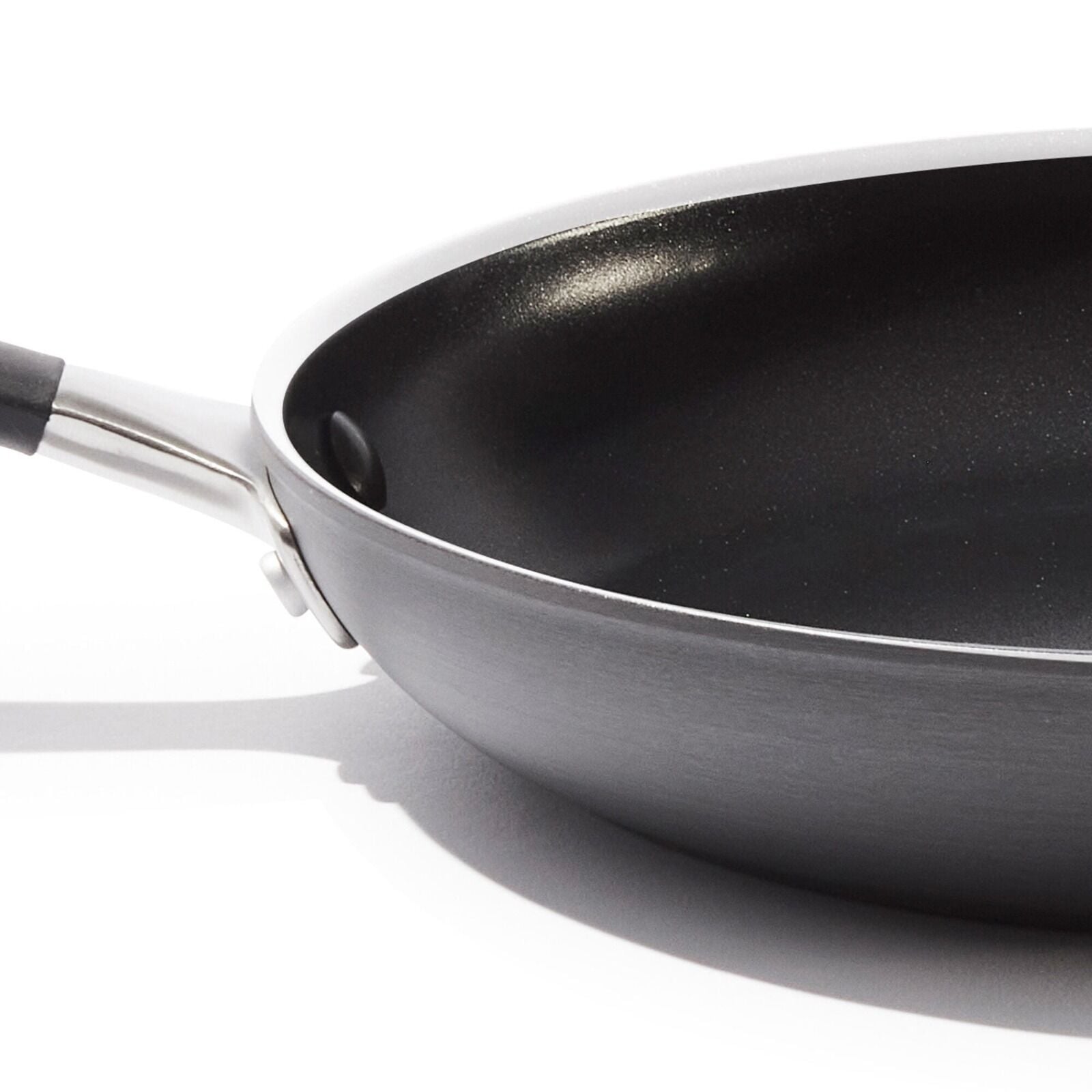 non-stick-pro-every-day-2-piece-frypan-set-t8 oxo_cc010473-001_nonstick-everyday-2pc-fry-pan-set_pdp_07.jpg