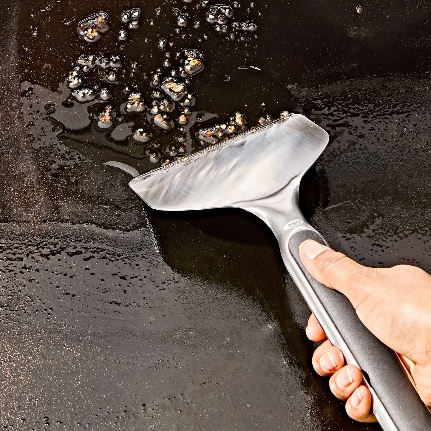 griddle-scraper-k6 oxo_griddle-scraper_pdp_03.jpeg