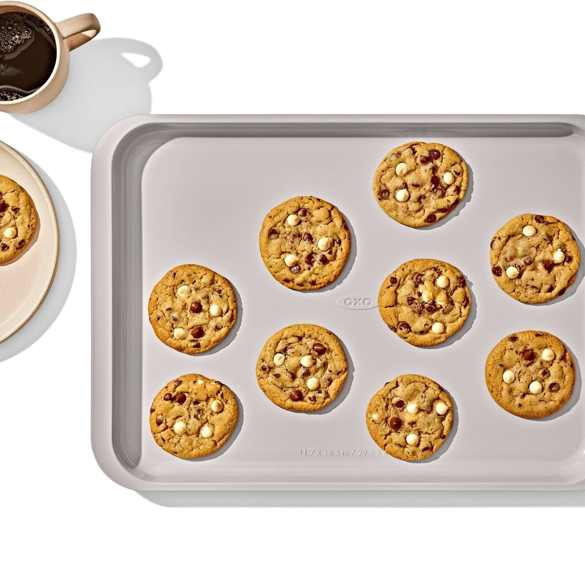 non-stick-pro-ceramic-coated-metal-bakeware-half-sheet-pan-p0 oxo_half-sheet-pan_pdp_03_1.jpg