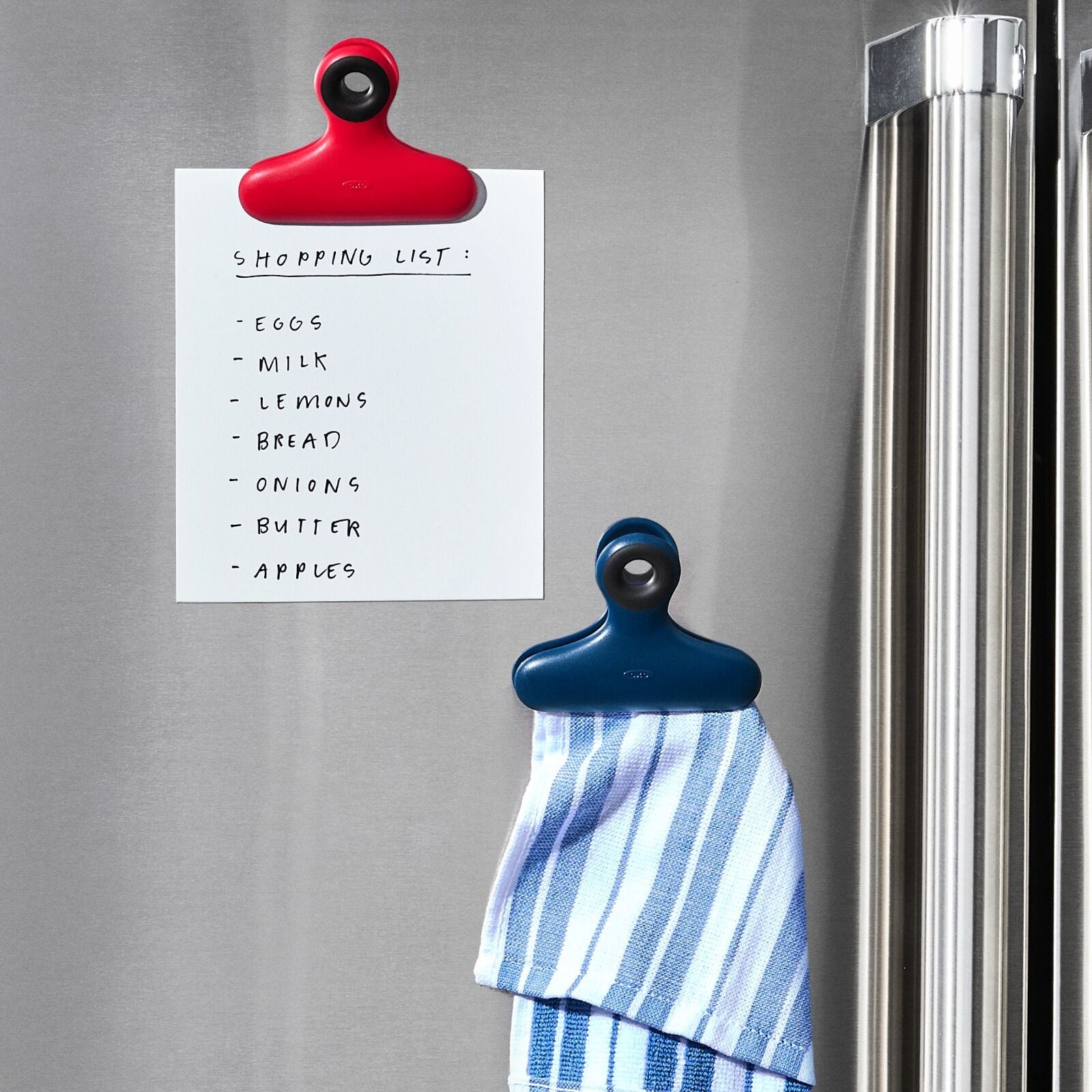 magnetic-heavy-duty-clips-4-piece-l4 oxo_heavy-duty_clips-13362600_011.jpg