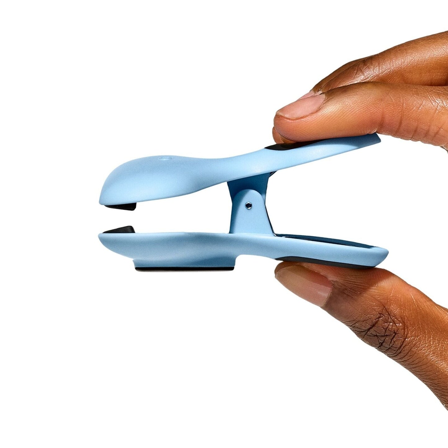 magnetic-heavy-duty-clips-4-piece-l4 oxo_heavy-duty_clips-13362600_013.jpg