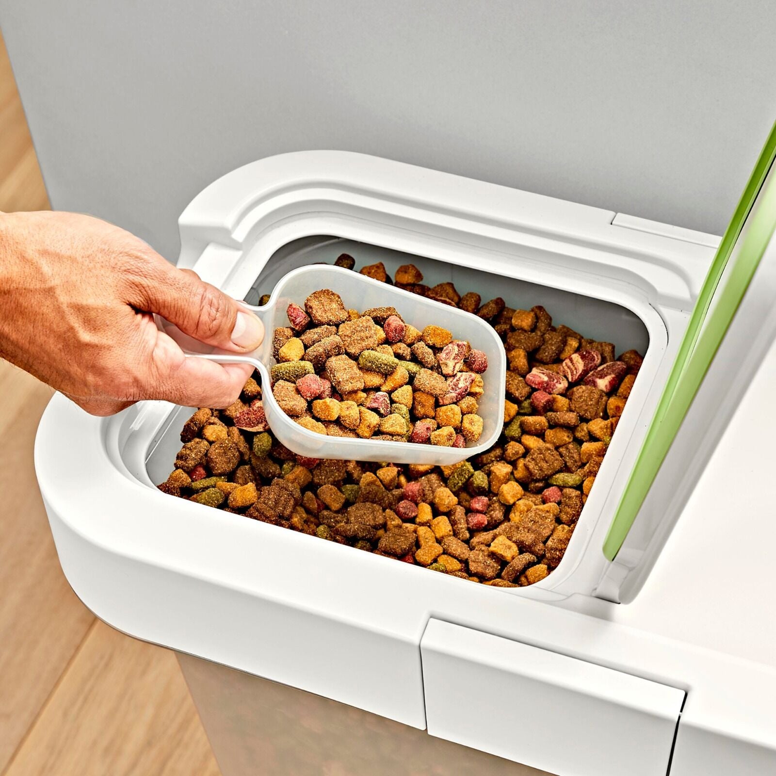 oxo-pet-airtight-food-container-with-scoop-extra-large-f4 pet_7301600_airtight-food-container-extra-large_pdp_04.jpeg