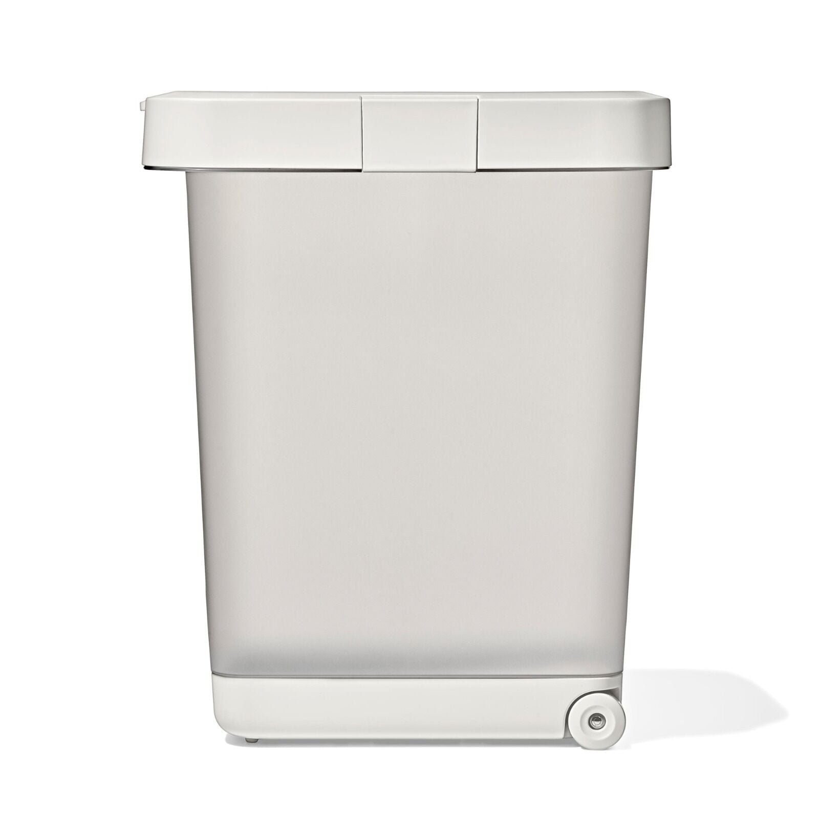 oxo-pet-airtight-food-container-with-scoop-extra-large-f4 pet_7301600_airtight-food-container-extra-large_pdp_07.jpeg
