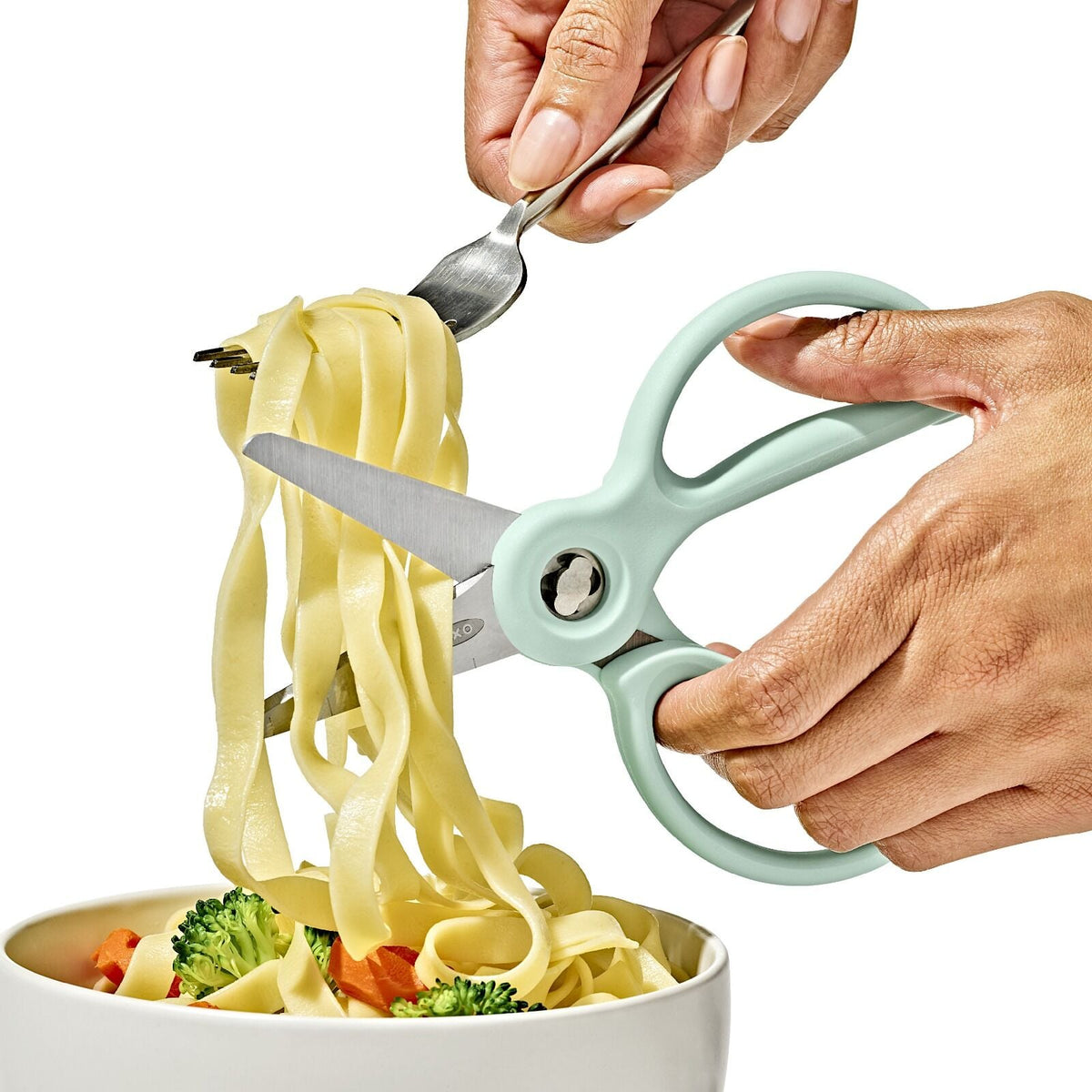 on-the-go-food-scissors-with-case-o4 tot_61176600_baby-food-scissors-opal_pdp_01.jpeg