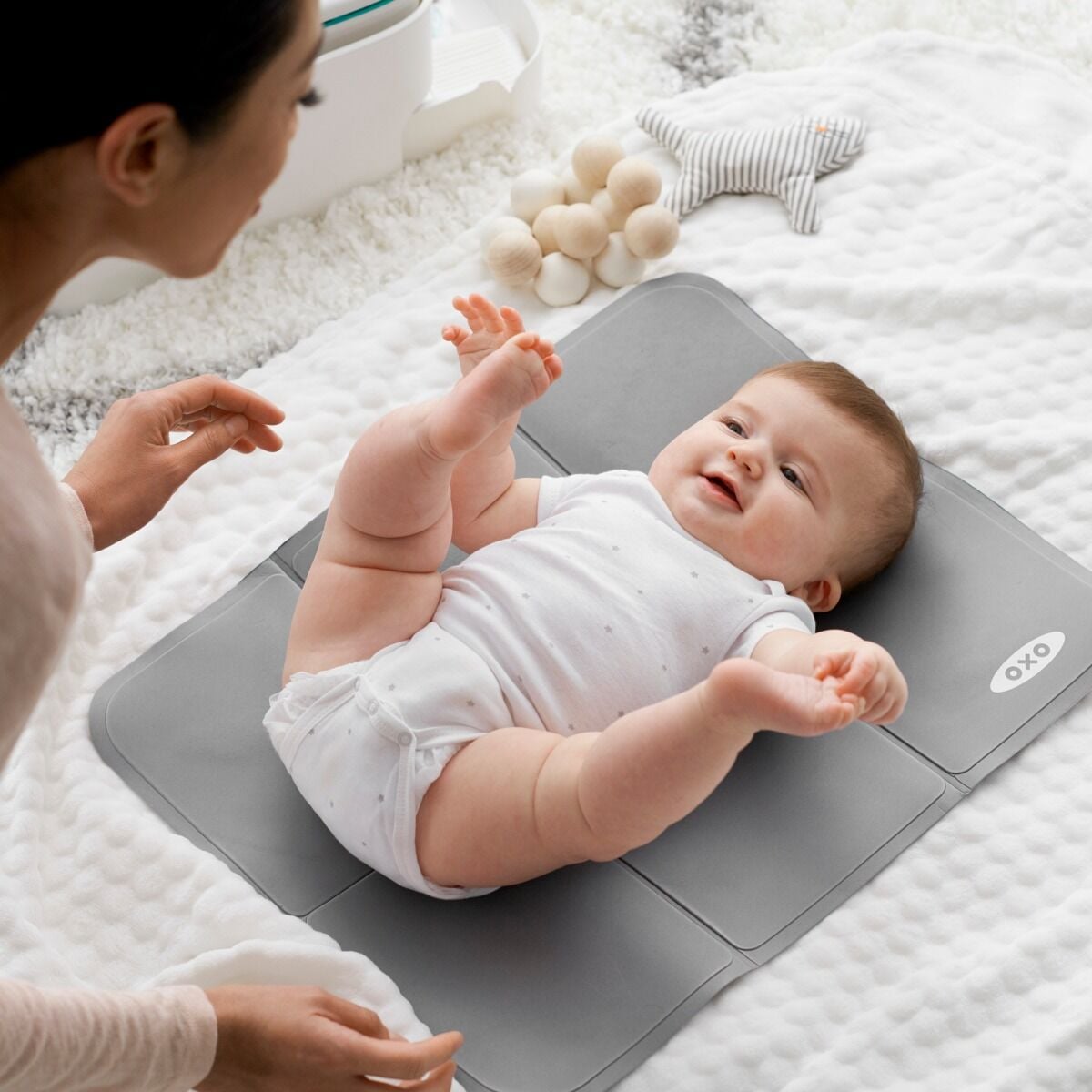 diaper-caddy-with-changing-mat-j6 tot_63135900_9a.jpg