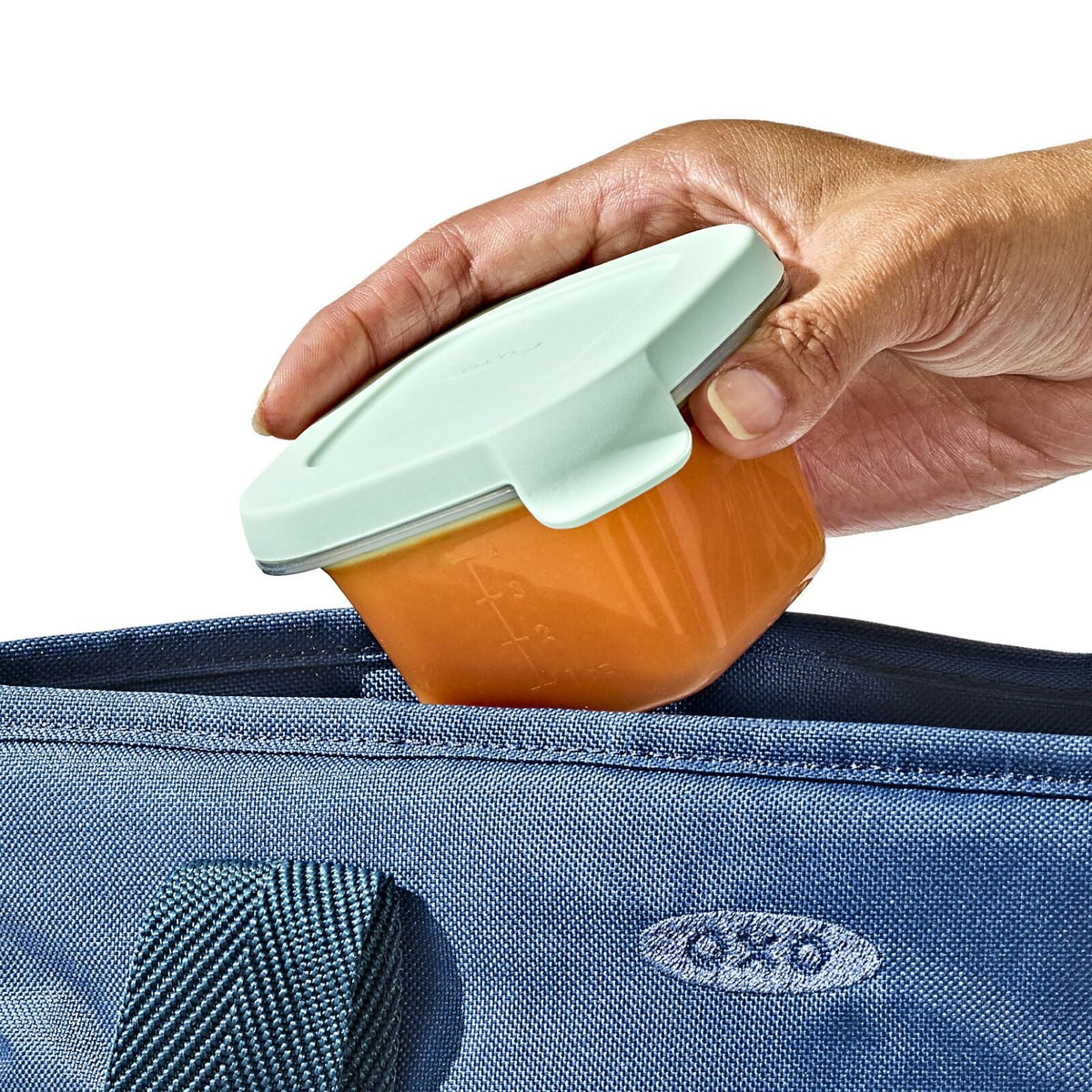 silicone-baby-blocks-food-storage-containers-4-oz-opal-y9 tot_silicone-baby-blocks-4oz_opal_pdp_04_1.jpeg